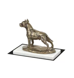 American Staffordshire Terrier, Amstaff - Hundestatue, Figur auf weißem Marmor, Trophäe für die Art-Dog-Hundeaustellung